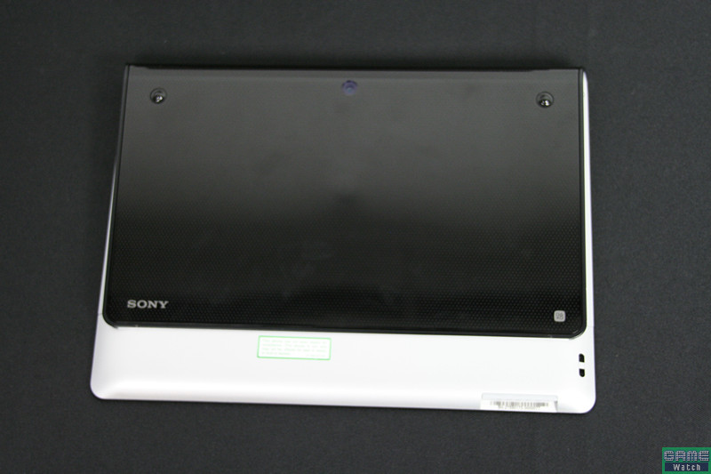 Illustration for article titled Manhandling the Sony Tablet and Explaining Its Fake Buttons